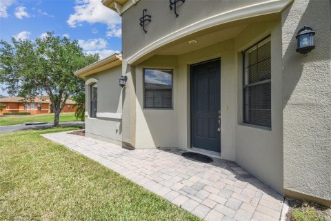 Casa en alquiler en Poinciana, Florida, 2 dormitorios, 138.89 m2 № 1669812 - foto 3
