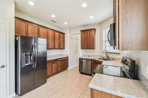 Casa en alquiler en Poinciana, Florida, 2 dormitorios, 138.89 m2 № 1669812 - foto 16