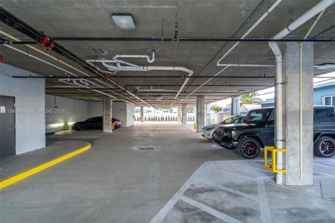 Apartment in Miami, Florida 1 bedroom № 1999967 - photo 13