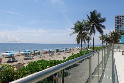 Condominio en venta en Hollywood, Florida, 54.81 m2 № 1937734 - foto 30