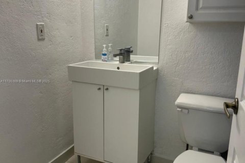 Condominio en venta en Hollywood, Florida, 54.81 m2 № 1937734 - foto 15