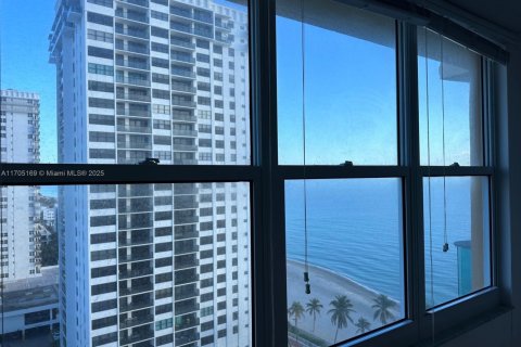 Condominio en venta en Hollywood, Florida, 54.81 m2 № 1937734 - foto 3