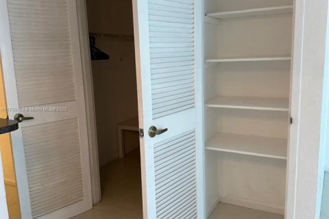 Condominio en venta en Hollywood, Florida, 54.81 m2 № 1937734 - foto 14