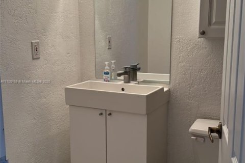 Condominio en venta en Hollywood, Florida, 54.81 m2 № 1937734 - foto 12