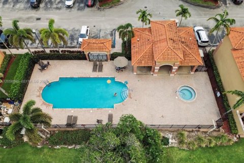 Touwnhouse à louer à Pembroke Pines, Floride: 2 chambres, 108.7 m2 № 2168194 - photo 16