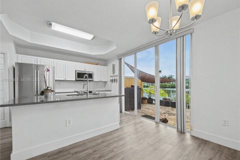 Touwnhouse à louer à Pembroke Pines, Floride: 2 chambres, 108.7 m2 № 2168194 - photo 7