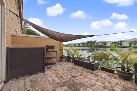 Touwnhouse à louer à Pembroke Pines, Floride: 2 chambres, 108.7 m2 № 2168194 - photo 14
