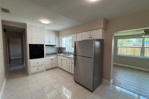 Casa en alquiler en Saint Petersburg, Florida, 2 dormitorios, 101.26 m2 № 1885814 - foto 9