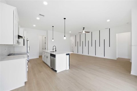 Villa ou maison à vendre à Port Charlotte, Floride: 3 chambres, 135.92 m2 № 2220736 - photo 5