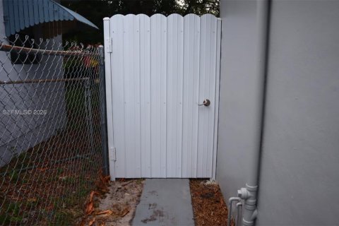 House in Fort Lauderdale, Florida 3 bedrooms, 114.92 sq.m. № 2052984 - photo 9