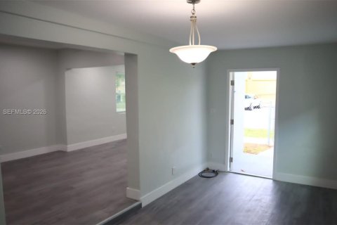 House in Fort Lauderdale, Florida 3 bedrooms, 114.92 sq.m. № 2052984 - photo 11