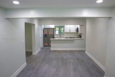 House in Fort Lauderdale, Florida 3 bedrooms, 114.92 sq.m. № 2052984 - photo 15