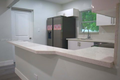 House in Fort Lauderdale, Florida 3 bedrooms, 114.92 sq.m. № 2052984 - photo 3