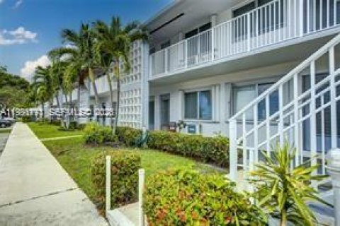 Condo in Fort Lauderdale, Florida, 1 bedroom  № 2043150 - photo 2