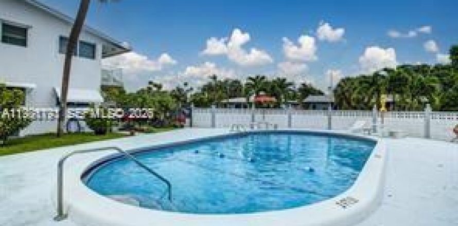 Condo in Fort Lauderdale, Florida, 1 bedroom  № 2043150