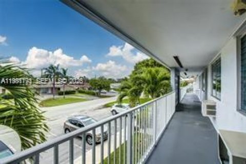 Condo in Fort Lauderdale, Florida, 1 bedroom  № 2043150 - photo 8