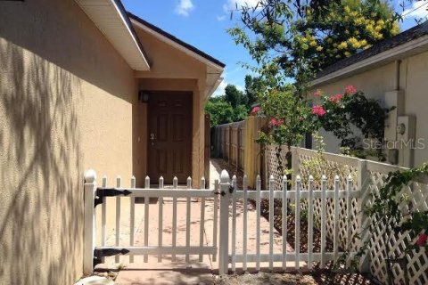 Villa ou maison à louer à Orlando, Floride: 3 chambres, 123.93 m2 № 2287655 - photo 2