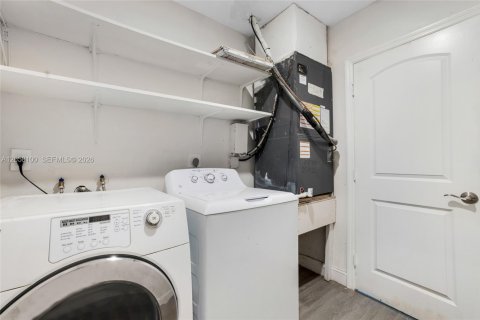 Villa ou maison à vendre à Pompano Beach, Floride: 4 chambres, 166.48 m2 № 2279502 - photo 30