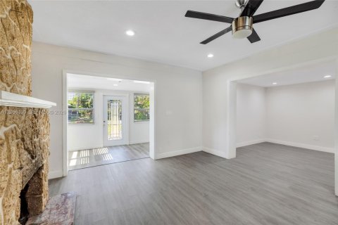Villa ou maison à vendre à Pompano Beach, Floride: 4 chambres, 166.48 m2 № 2279502 - photo 8