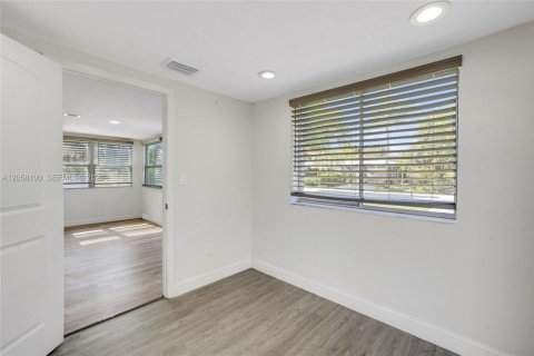 Villa ou maison à vendre à Pompano Beach, Floride: 4 chambres, 166.48 m2 № 2279502 - photo 13