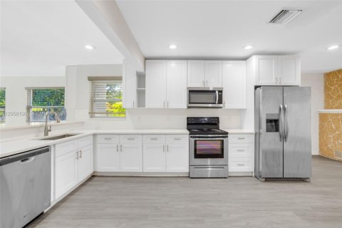 Villa ou maison à vendre à Pompano Beach, Floride: 4 chambres, 166.48 m2 № 2279502 - photo 24