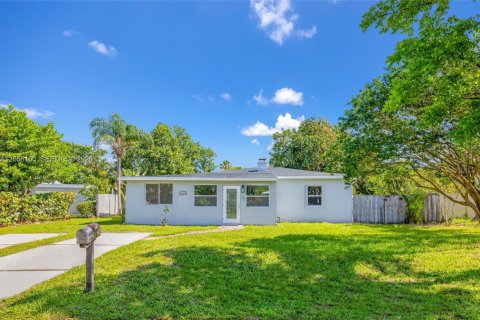 Villa ou maison à Pompano Beach, Floride 4 chambres, 166.48 m2 № 2279502