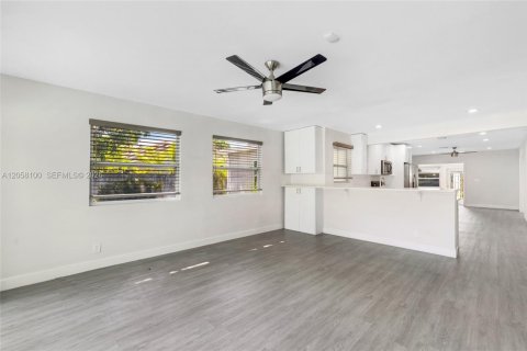 Villa ou maison à vendre à Pompano Beach, Floride: 4 chambres, 166.48 m2 № 2279502 - photo 23