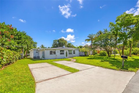 Villa ou maison à vendre à Pompano Beach, Floride: 4 chambres, 166.48 m2 № 2279502 - photo 2