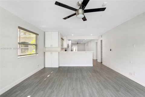 Villa ou maison à vendre à Pompano Beach, Floride: 4 chambres, 166.48 m2 № 2279502 - photo 18
