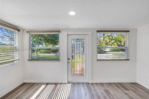 Villa ou maison à vendre à Pompano Beach, Floride: 4 chambres, 166.48 m2 № 2279502 - photo 10