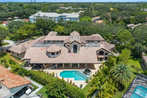 House in Coral Springs, Florida 6 bedrooms, 608.32 sq.m. № 1926010 - photo 6