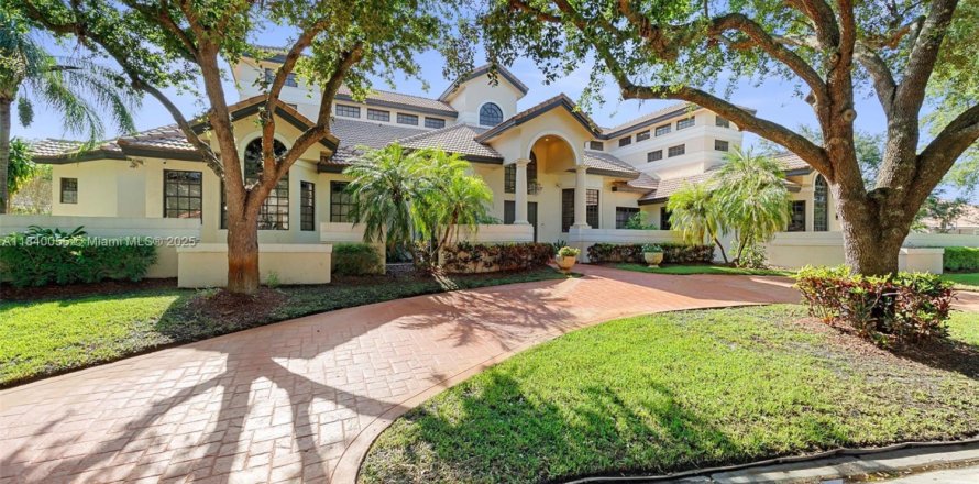 House in Coral Springs, Florida 6 bedrooms, 608.32 sq.m. № 1926010