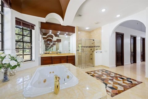 House in Coral Springs, Florida 6 bedrooms, 608.32 sq.m. № 1926010 - photo 21