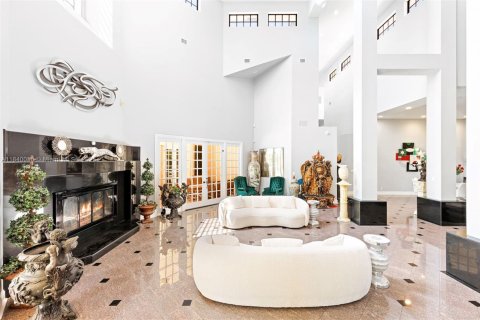 House in Coral Springs, Florida 6 bedrooms, 608.32 sq.m. № 1926010 - photo 13