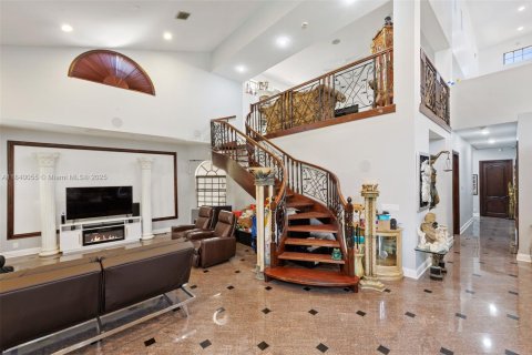 House in Coral Springs, Florida 6 bedrooms, 608.32 sq.m. № 1926010 - photo 18