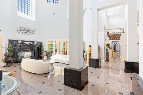 House in Coral Springs, Florida 6 bedrooms, 608.32 sq.m. № 1926010 - photo 16