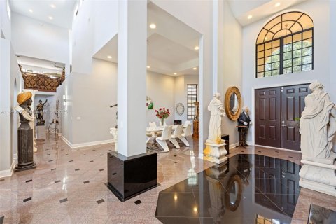 House in Coral Springs, Florida 6 bedrooms, 608.32 sq.m. № 1926010 - photo 11