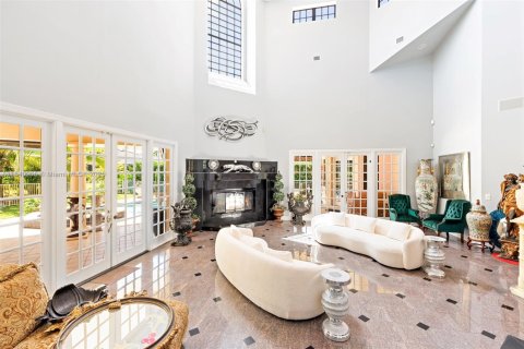 House in Coral Springs, Florida 6 bedrooms, 608.32 sq.m. № 1926010 - photo 14