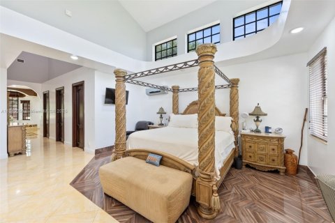 House in Coral Springs, Florida 6 bedrooms, 608.32 sq.m. № 1926010 - photo 25