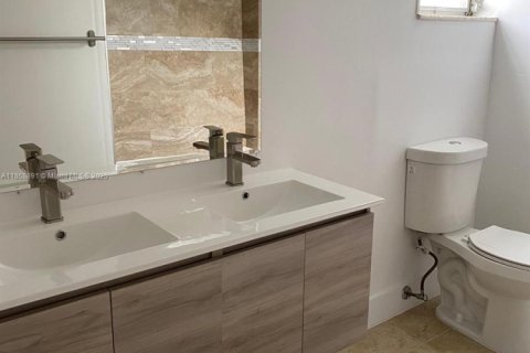 Condominio en alquiler en Miami, Florida, 1 dormitorio, 84.45 m2 № 1923633 - foto 14