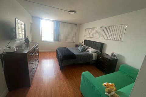 Copropriété à louer à Miami, Floride: 1 chambre, 84.45 m2 № 1923633 - photo 11