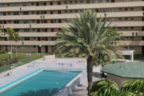 Condo in Miami, Florida, 1 bedroom  № 1923633 - photo 3
