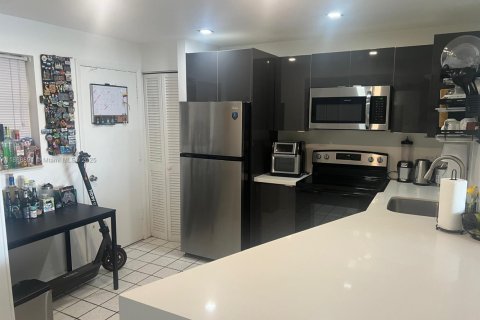 Condo in Miami, Florida, 1 bedroom  № 1923633 - photo 6