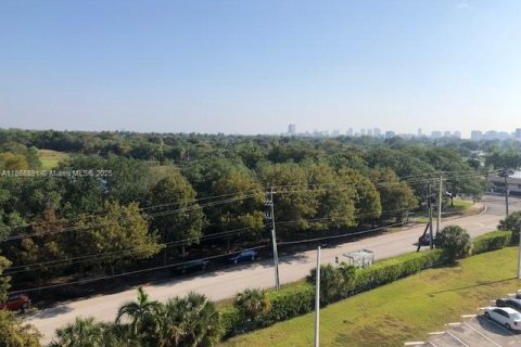 Condo in Miami, Florida, 1 bedroom  № 1923633 - photo 4