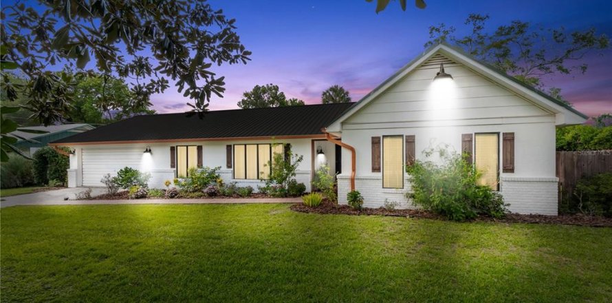 House in Ocala, Florida 4 bedrooms, 186.73 sq.m. № 1874099