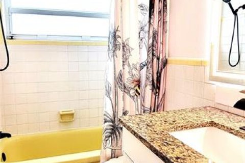 House in Saint Petersburg, Florida 3 bedrooms, 136.38 sq.m. № 1904730 - photo 17
