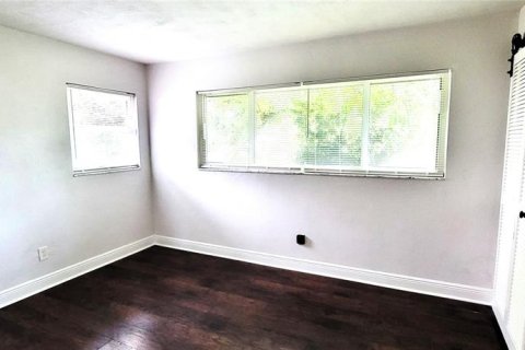 House in Saint Petersburg, Florida 3 bedrooms, 136.38 sq.m. № 1904730 - photo 14