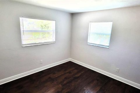 House in Saint Petersburg, Florida 3 bedrooms, 136.38 sq.m. № 1904730 - photo 19