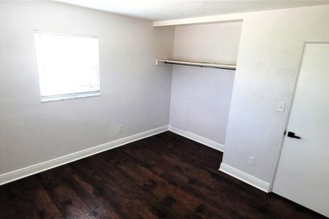 House in Saint Petersburg, Florida 3 bedrooms, 136.38 sq.m. № 1904730 - photo 20