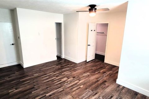 House in Saint Petersburg, Florida 3 bedrooms, 136.38 sq.m. № 1904730 - photo 10